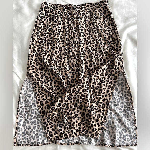 H&M | Divided Split Midi Skirt Buttons Chetah - Picture 3 of 6